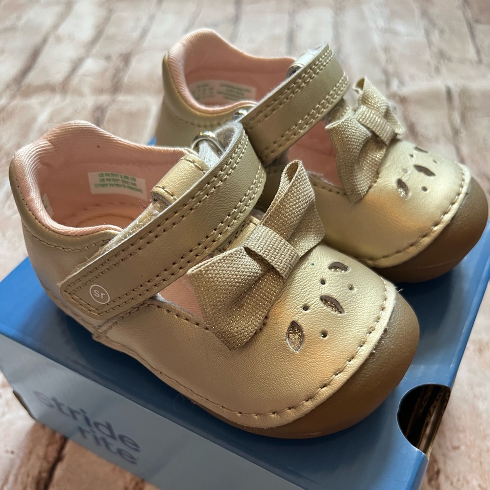 Stride Rite SM Janna Champagne Mary Jane Soft Motion Little Kids size 4 Wide